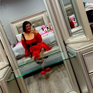 Meet your Posher, Floora